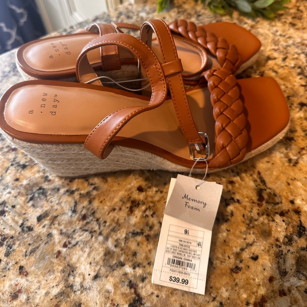 A New Day memory foam wedge sandals 9 1/2 new with tags